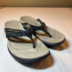 Crocs Women’s Navy/Black Glitter Capri V Thong Flip Flip Sandals Size 7